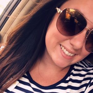 Meet your Posher, Caitlin